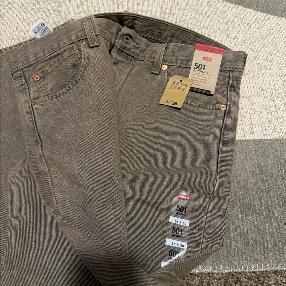 Levi’s - Picture 2 of 2